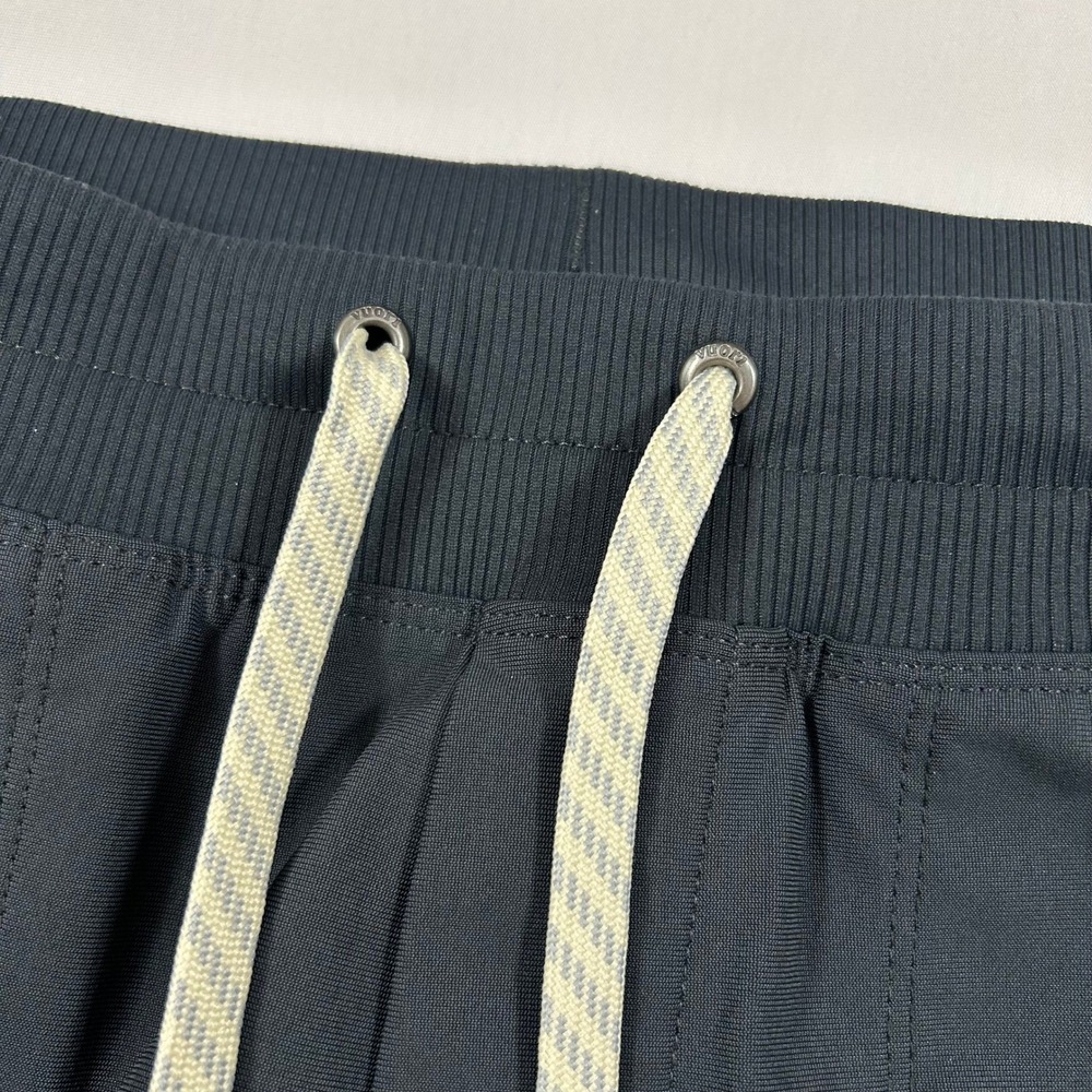 Vuori Pants Mens M Meta Joggers Charcoal Gray Performance Stretch Activewear - Picture 6 of 11